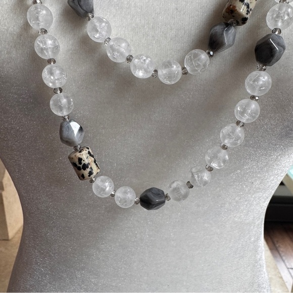 Shell Flower Three Strand Beaded Necklace - Picture 5 of 10